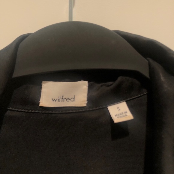 Aritzia Wilfred Tie Front blouse - Picture 2 of 7